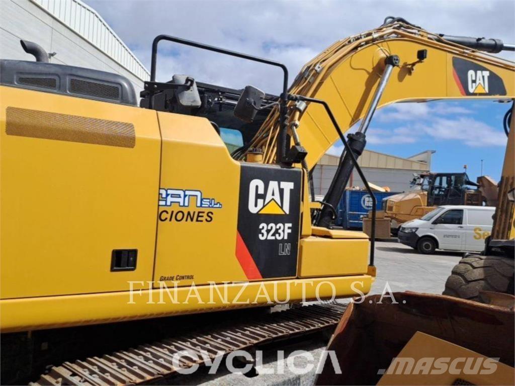 CAT 323F Pelle sur chenilles
