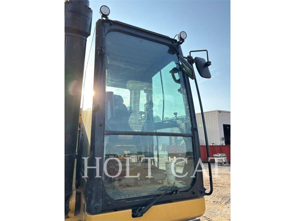 CAT 326 Pelle sur chenilles