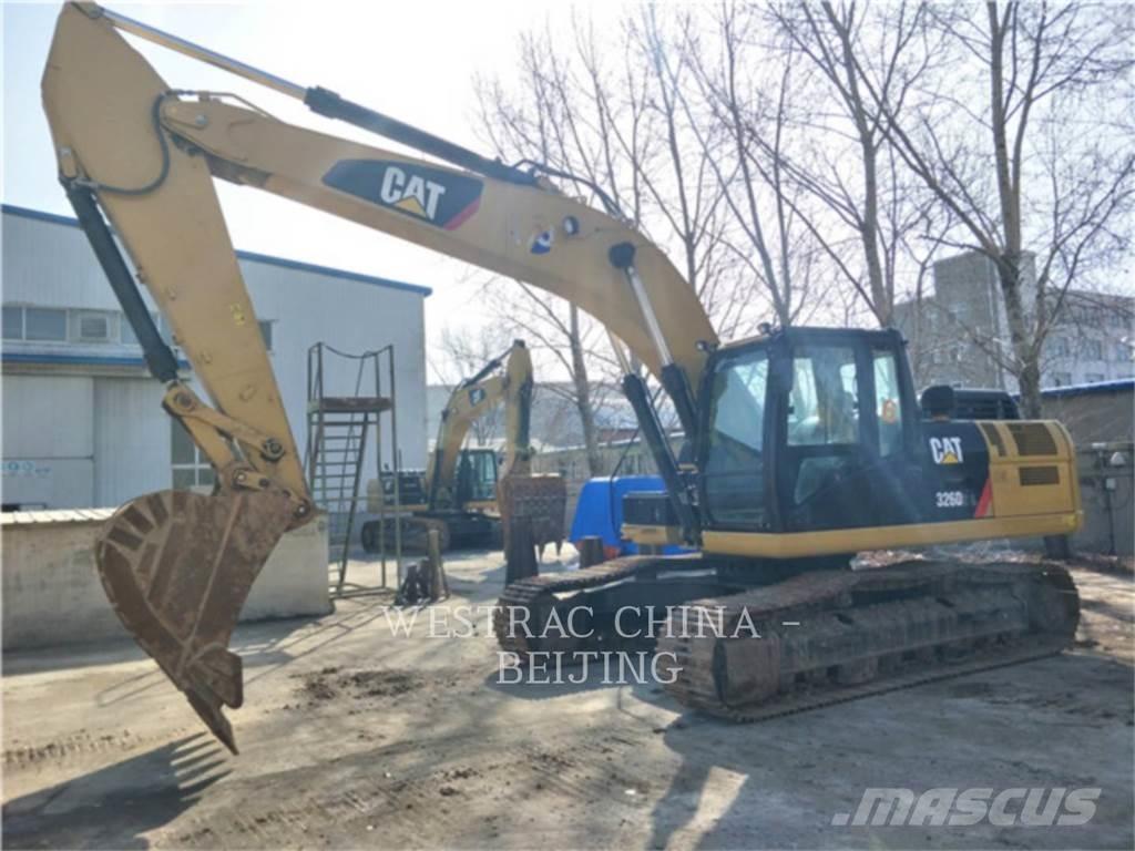 CAT 326D2L Pelle sur chenilles