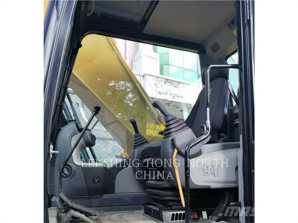 CAT 326D2L Pelle sur chenilles