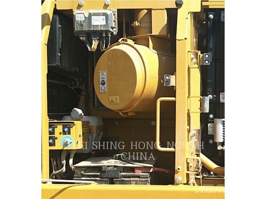 CAT 326D2L Pelle sur chenilles