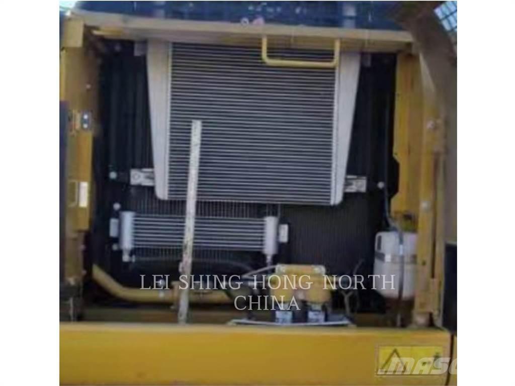 CAT 326D2L Pelle sur chenilles