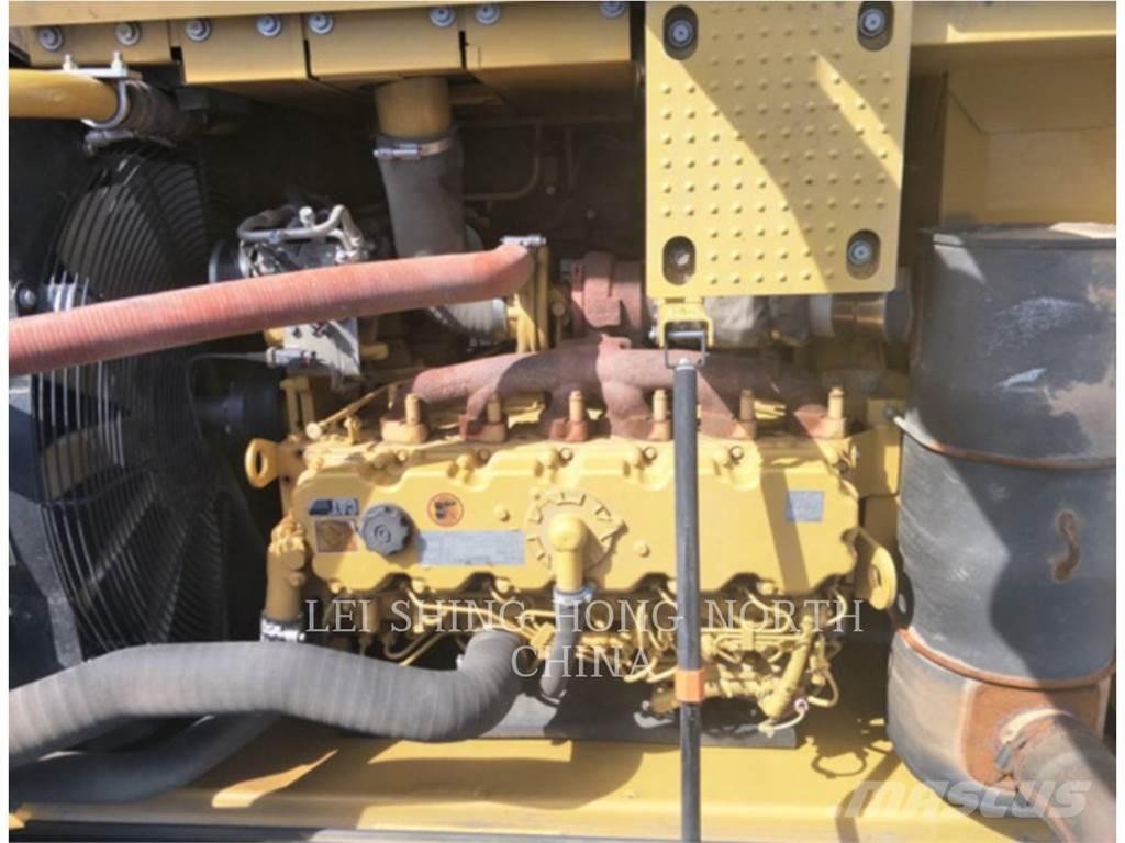 CAT 326D2L Pelle sur chenilles