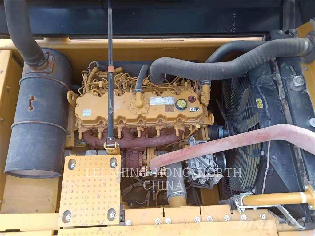 CAT 326D2L Pelle sur chenilles