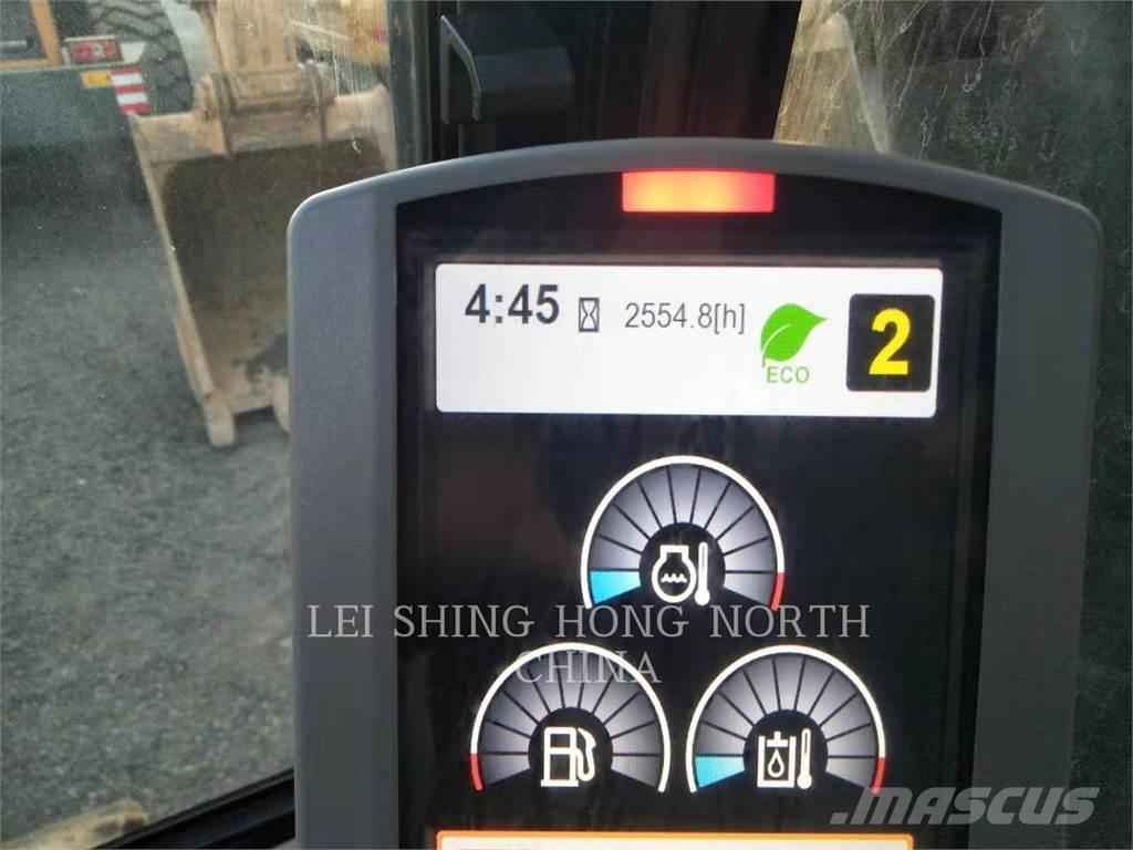 CAT 326D2L Pelle sur chenilles