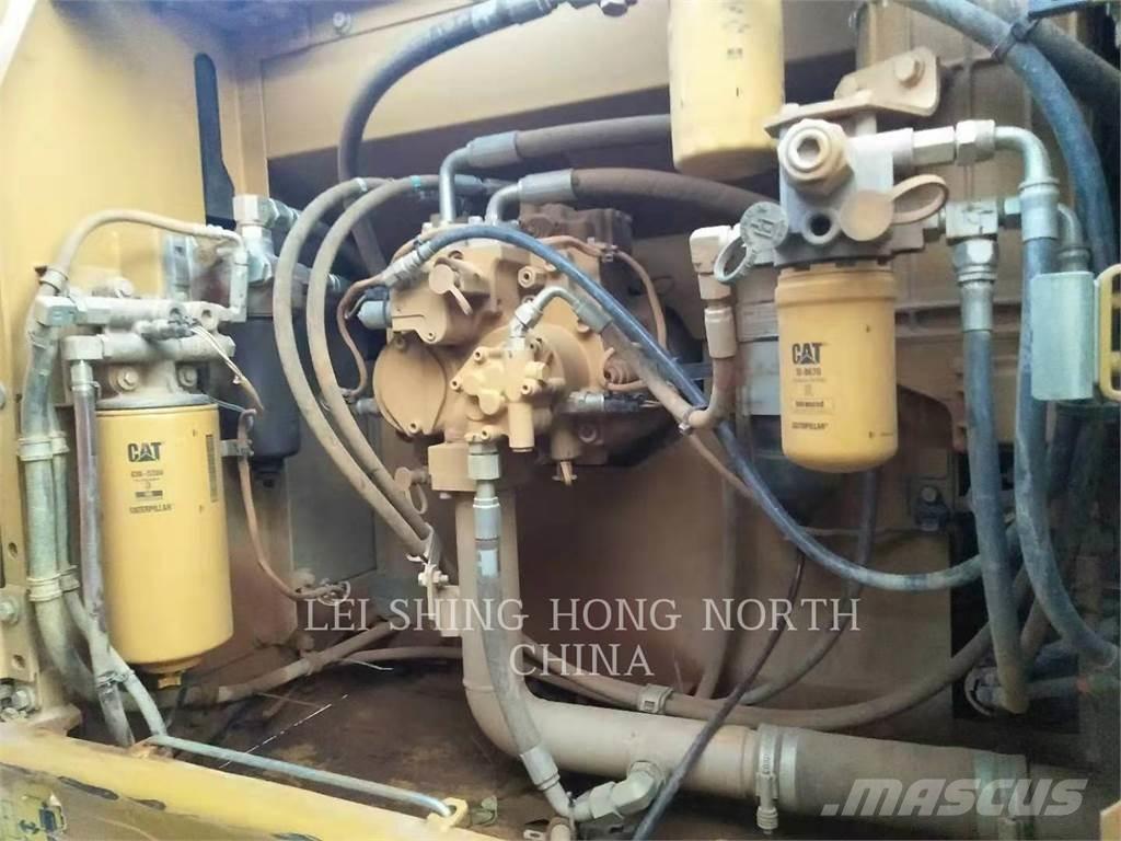 CAT 326D2L Pelle sur chenilles