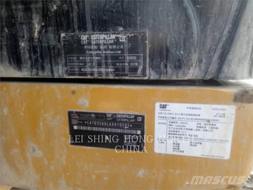 CAT 326D2L Pelle sur chenilles