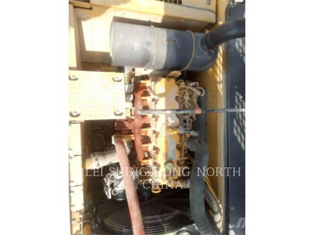 CAT 326D2L Pelle sur chenilles