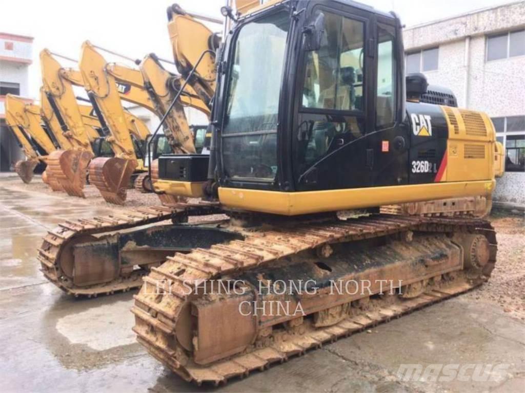 CAT 326D2L Pelle sur chenilles