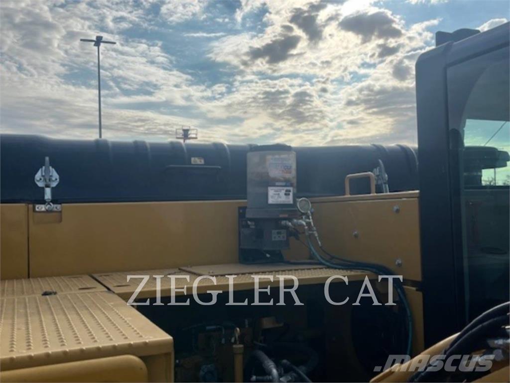 CAT 326FL Pelle sur chenilles