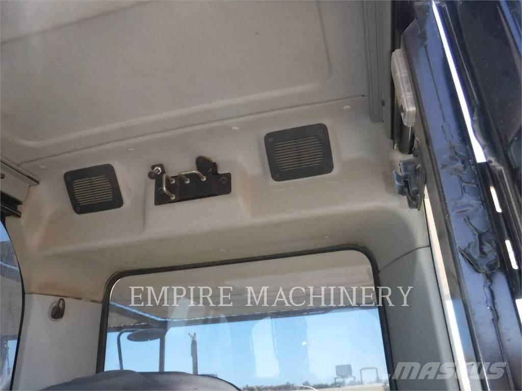 CAT 328DLCR Pelle sur chenilles