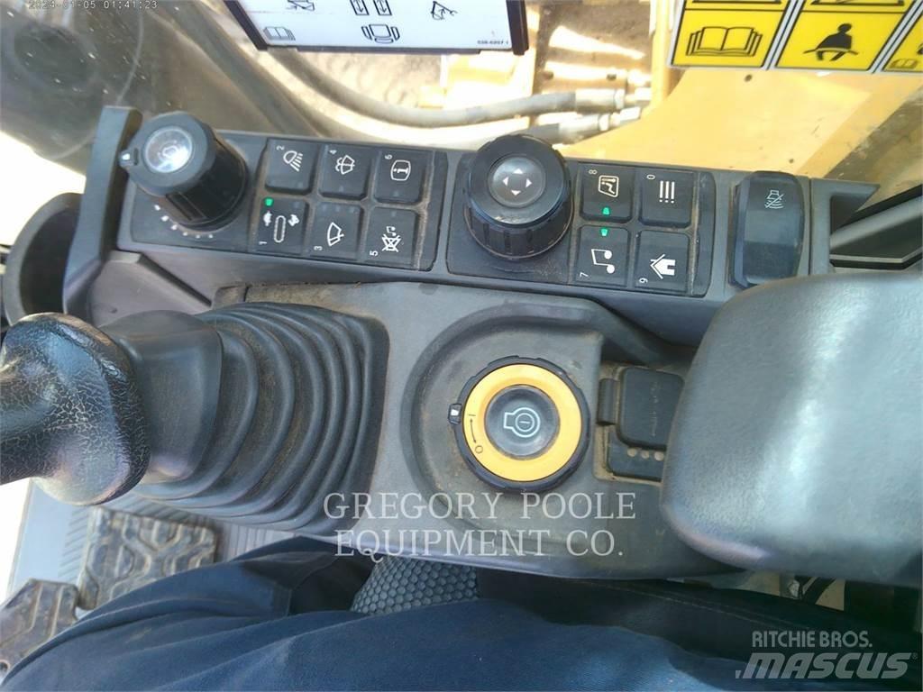 CAT 33007 Pelle sur chenilles