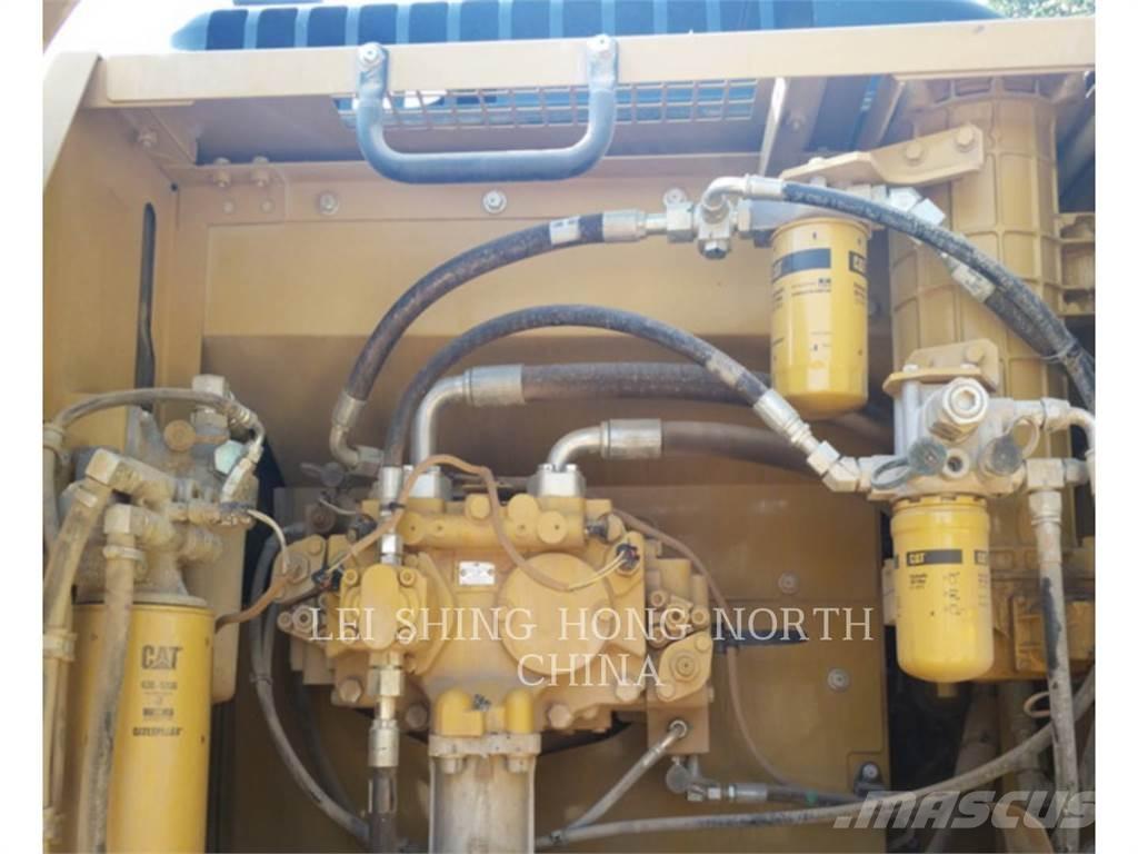 CAT 330D2L Pelle sur chenilles