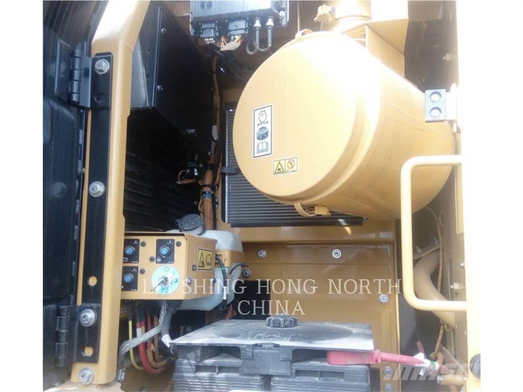 CAT 330D2L Pelle sur chenilles