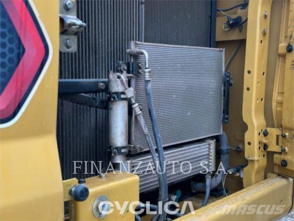 CAT 330GC Pelle sur chenilles