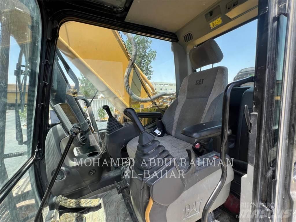 CAT 340D2L Pelle sur chenilles