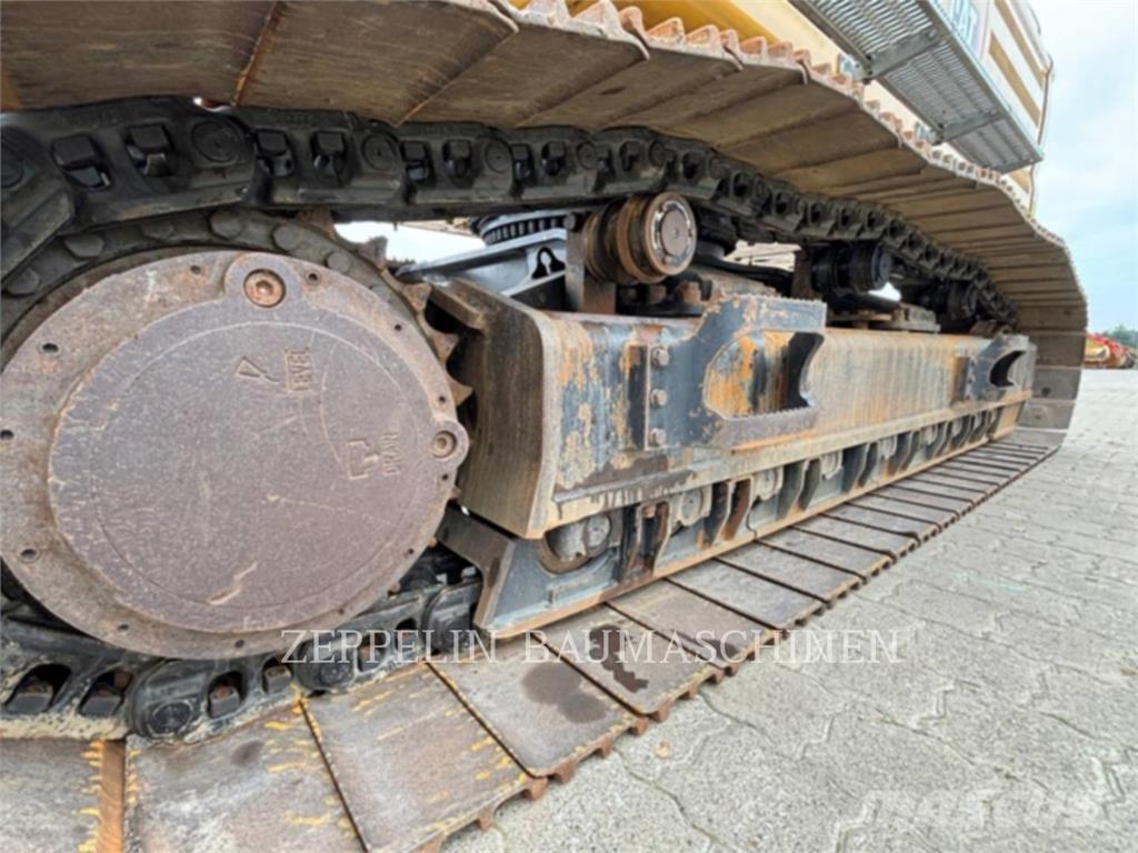 CAT 352-08 Pelle sur chenilles