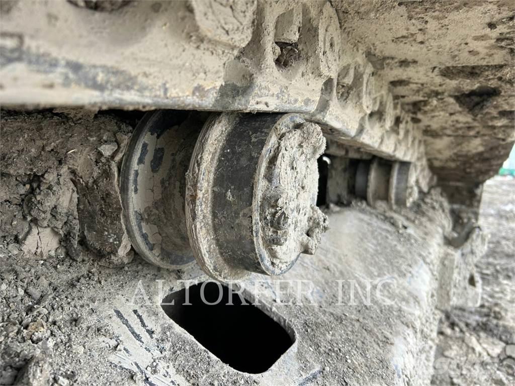 CAT 352-08 3D Pelle sur chenilles