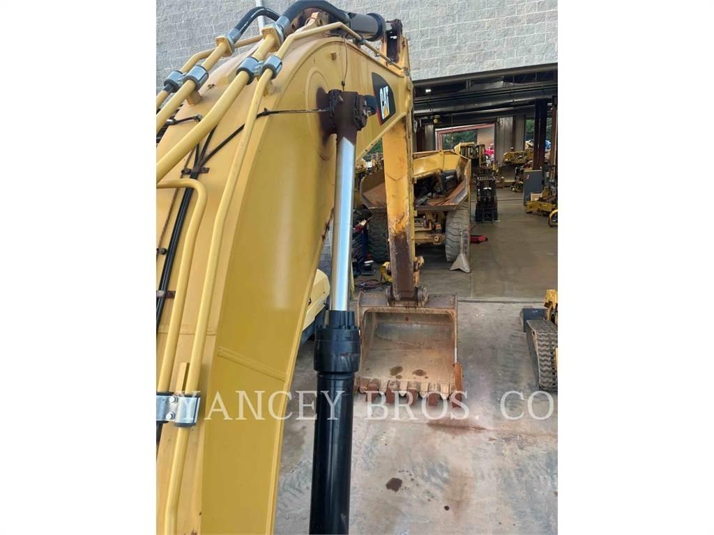 CAT 352F Pelle sur chenilles