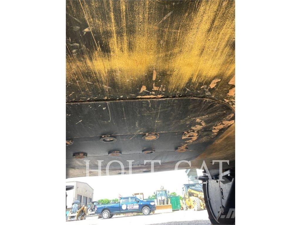CAT 374 Pelle sur chenilles