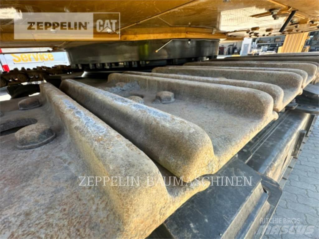 CAT 374-07A Pelle sur chenilles