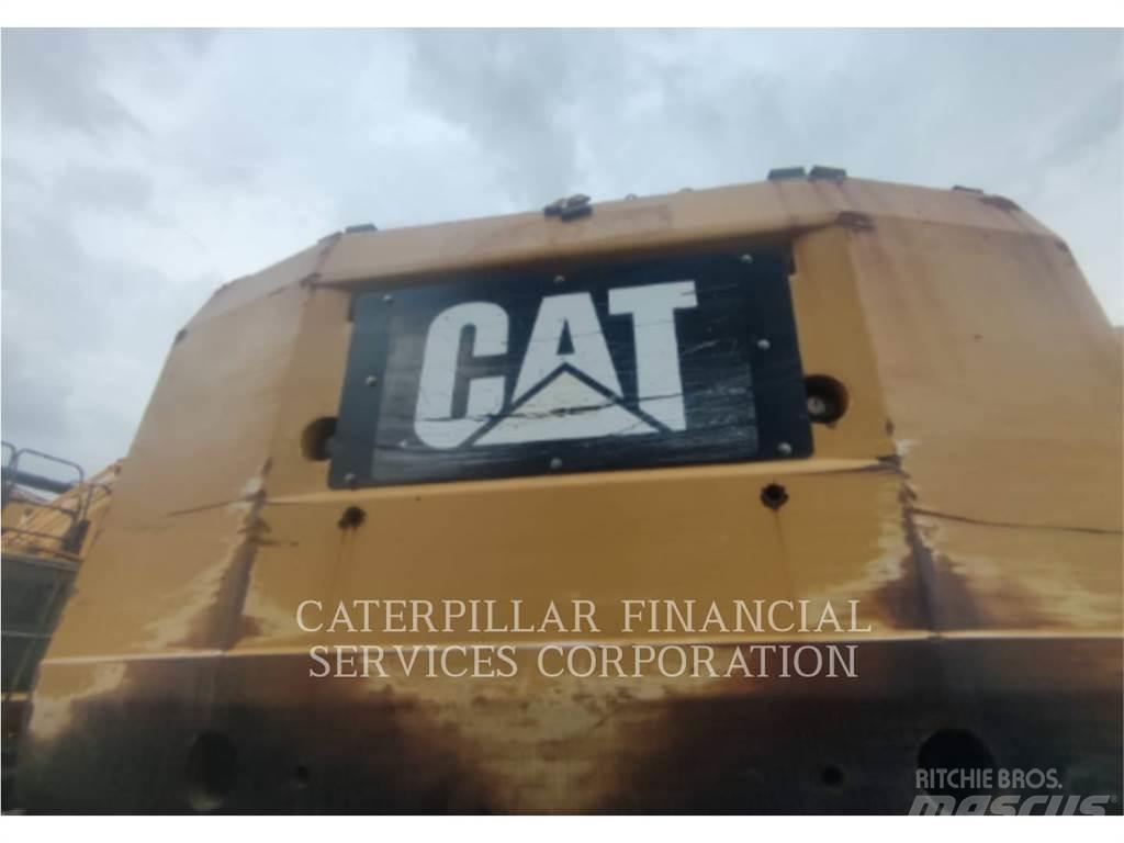 CAT 390F Pelle sur chenilles