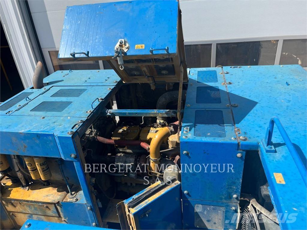 CAT 390F Pelle sur chenilles