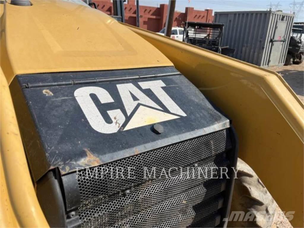 CAT 415F2 IL Chargeuse sur pneus
