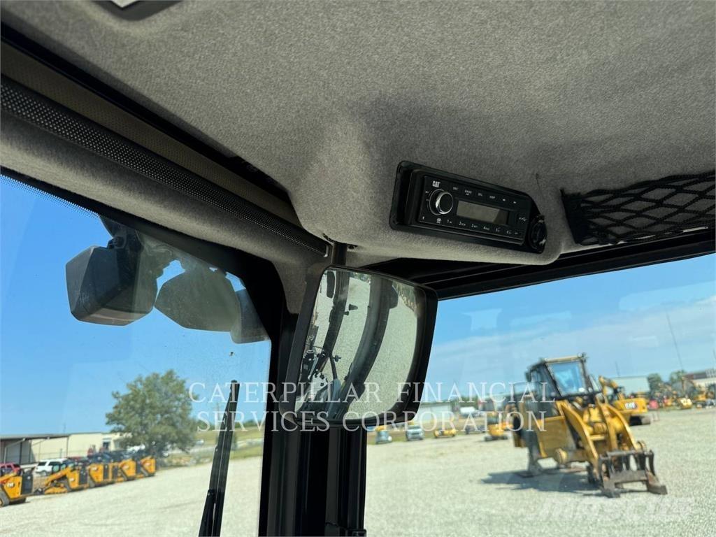 CAT 42007 Tractopelle