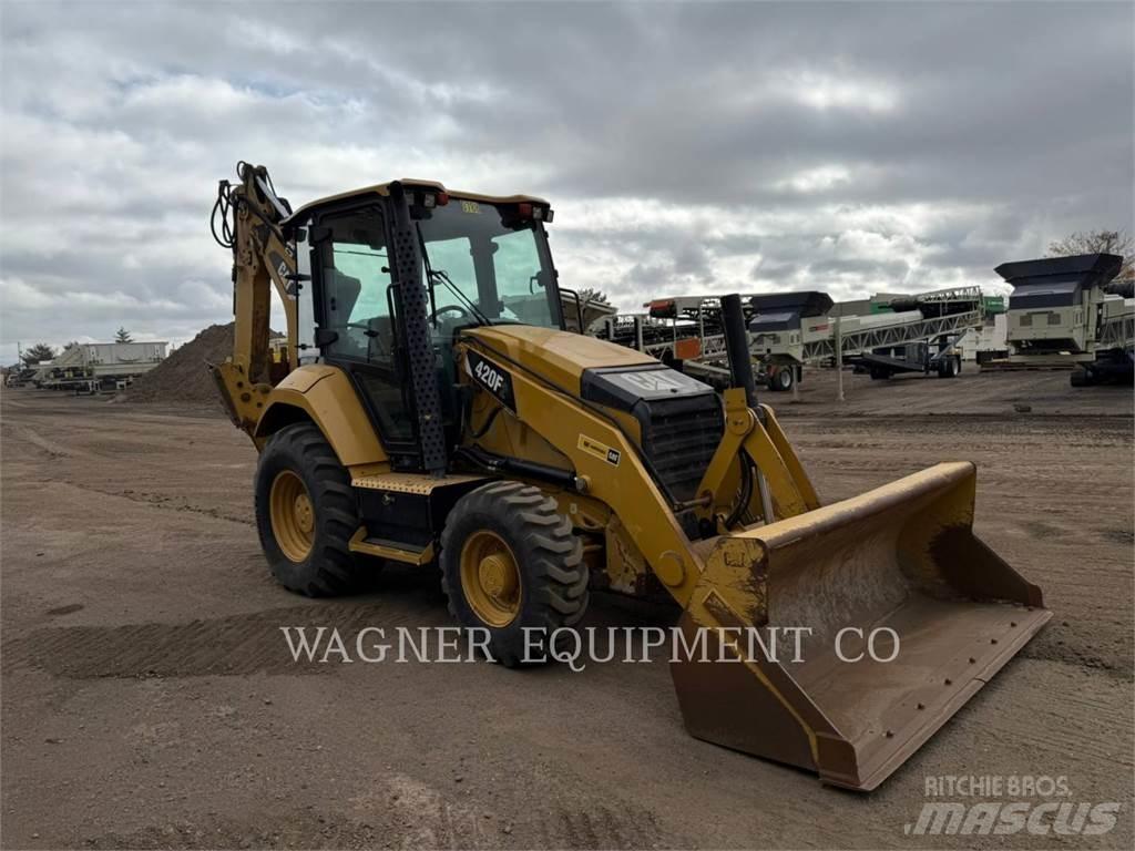 CAT 420F2 4WDE Tractopelle