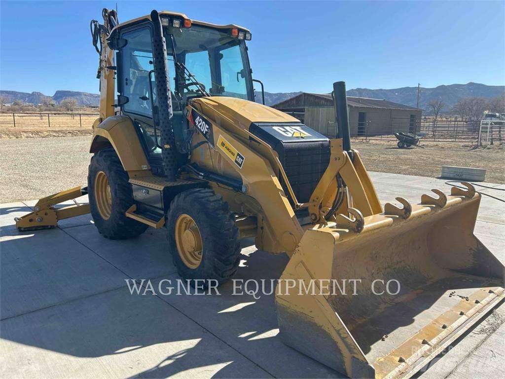 CAT 420F2 4WDE Tractopelle