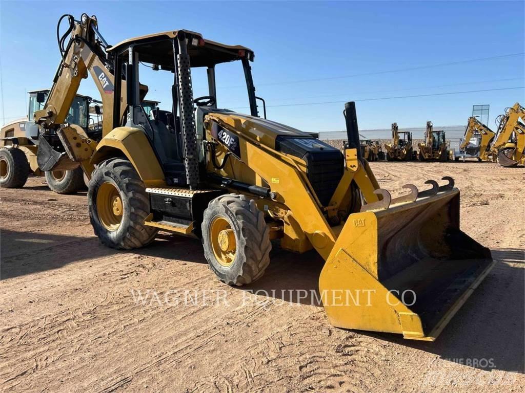 CAT 420F2 4WDE Tractopelle