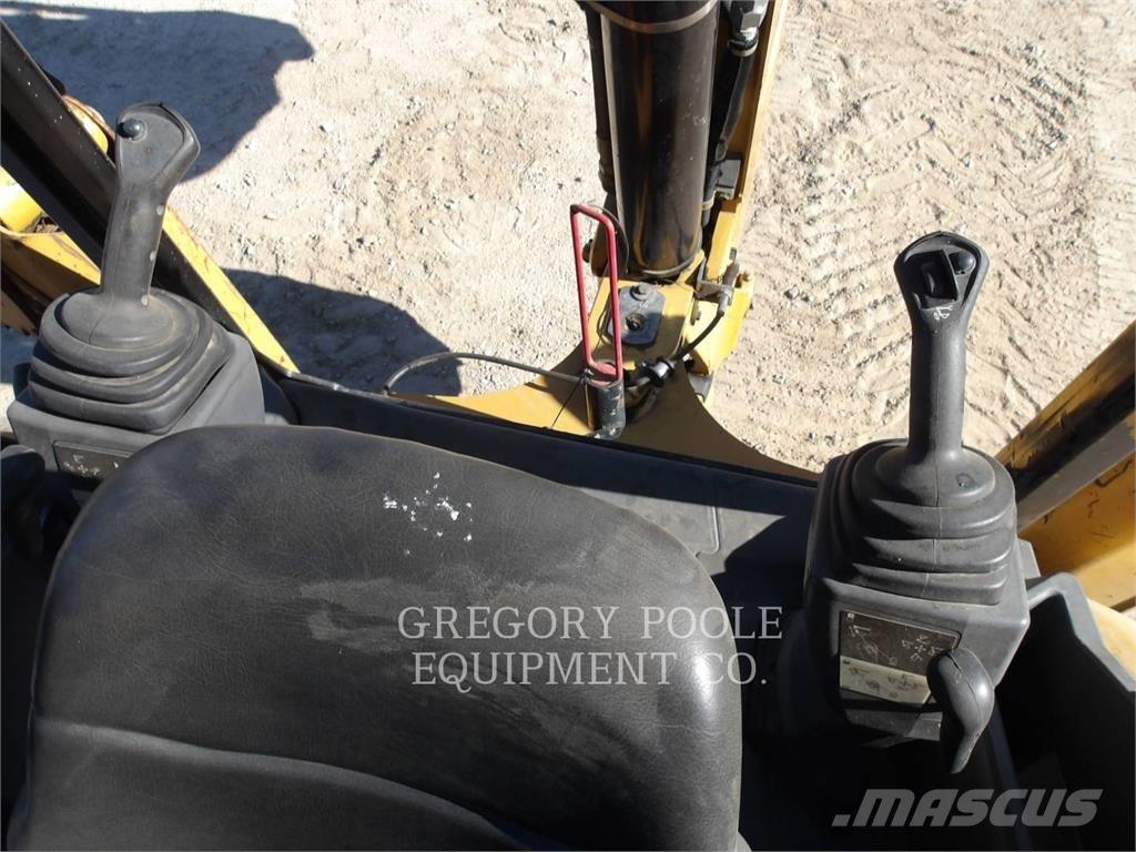 CAT 420F2IT Tractopelle