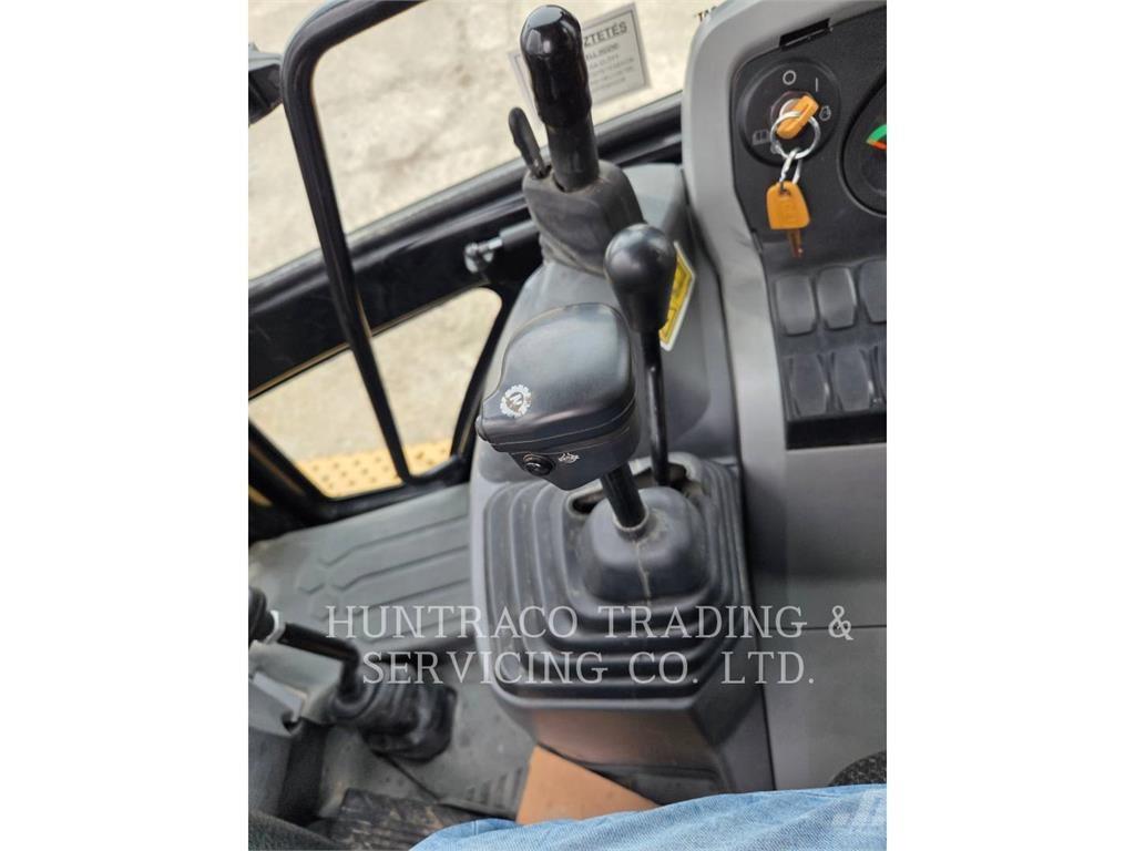 CAT 428F2 Tractopelle