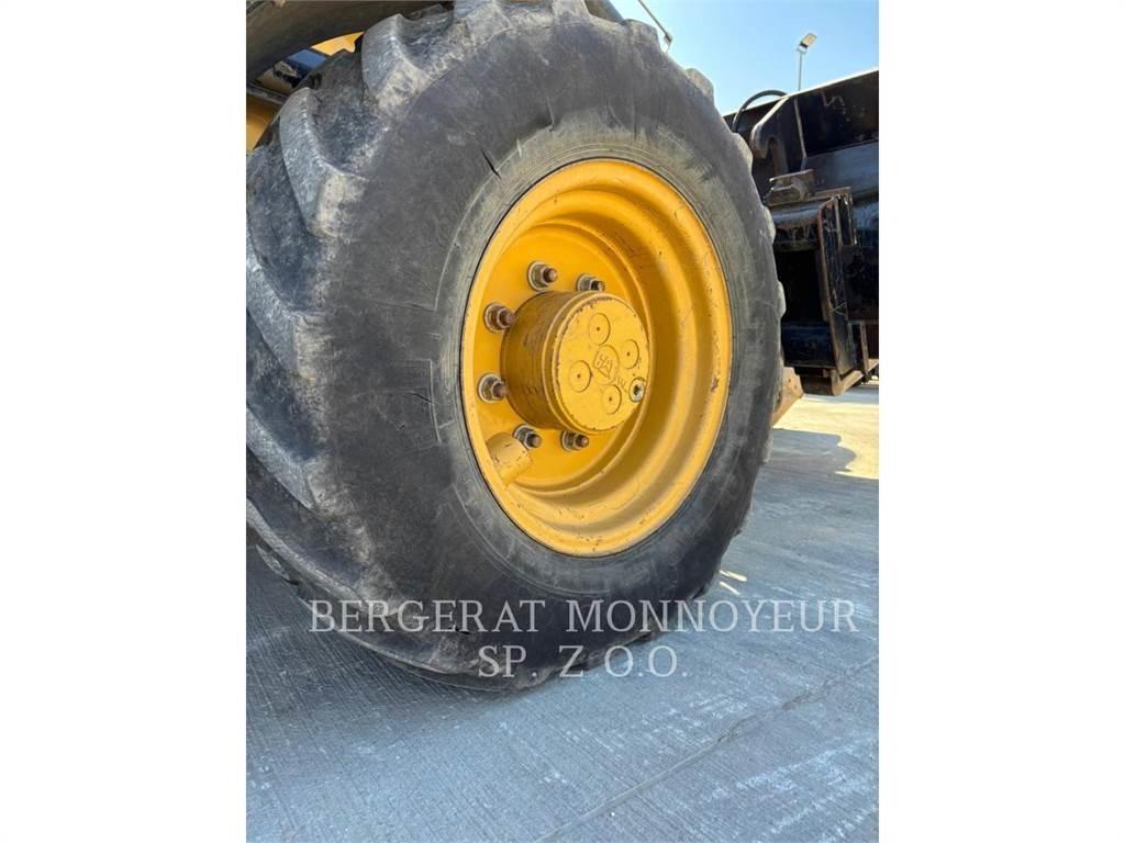 CAT 432F2 Tractopelle