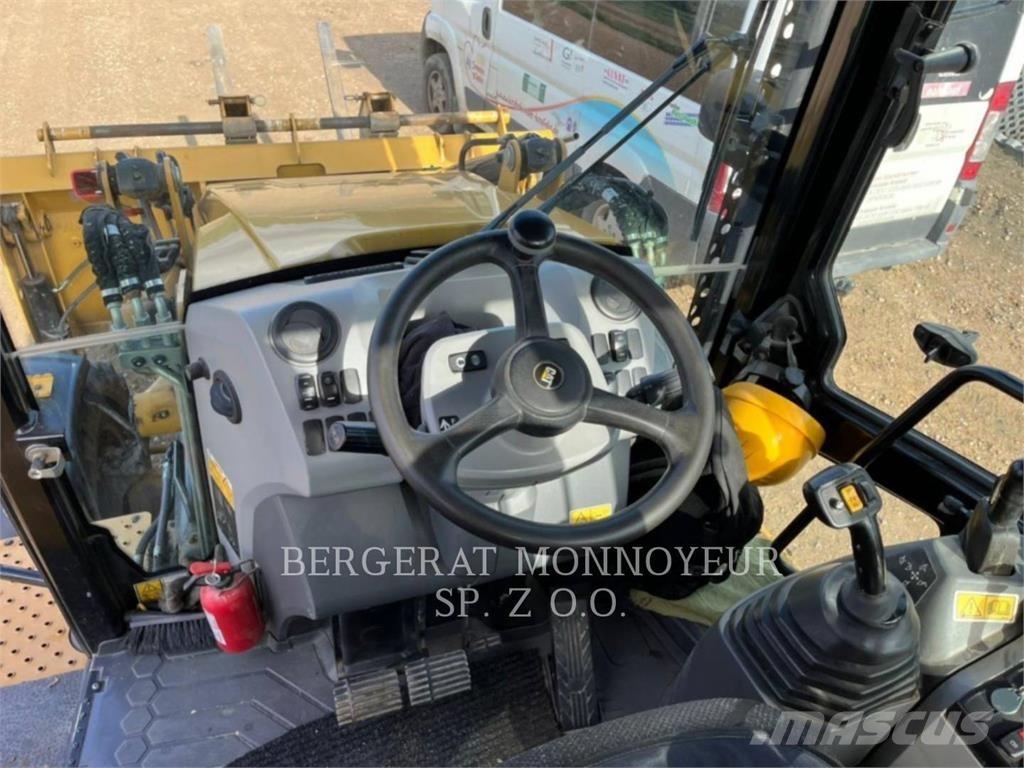 CAT 432F2 Tractopelle