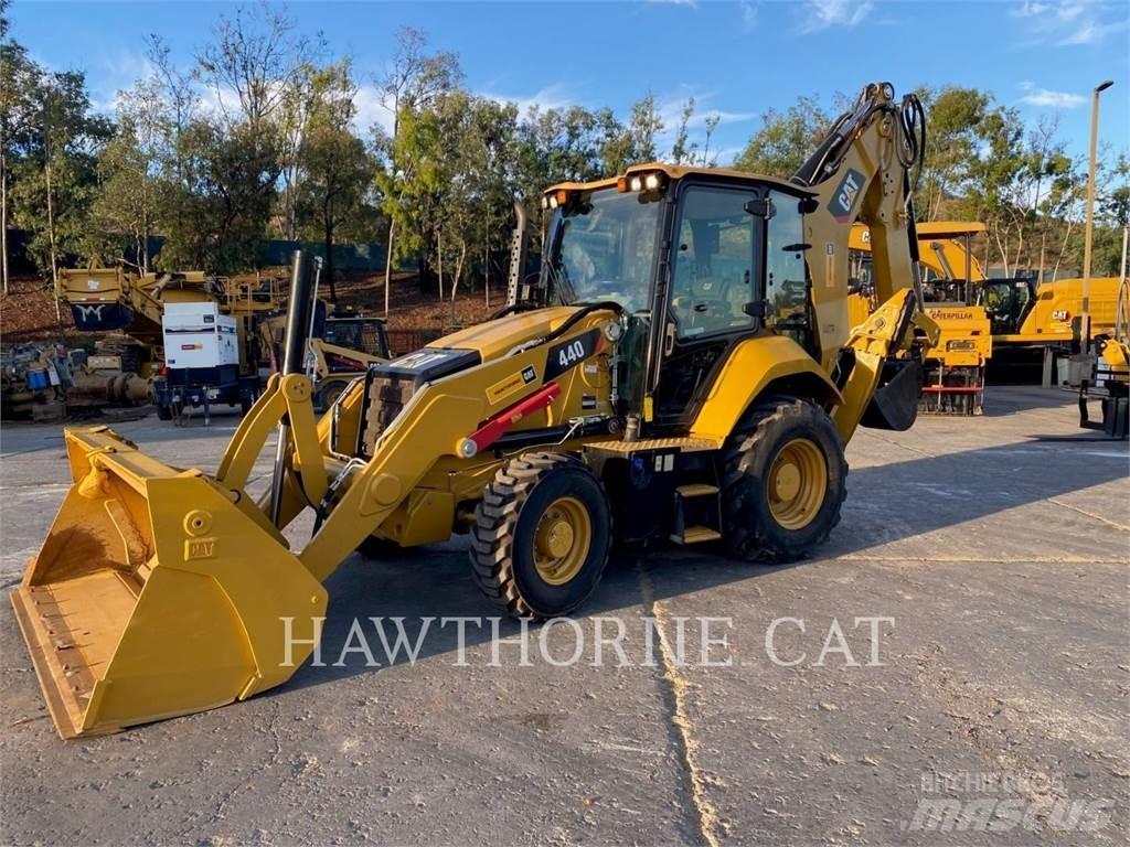 CAT 440 Tractopelle