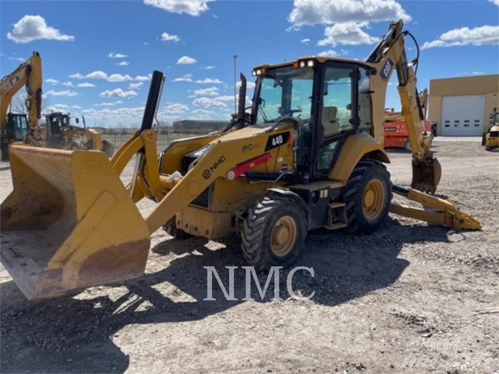 CAT 440 Tractopelle