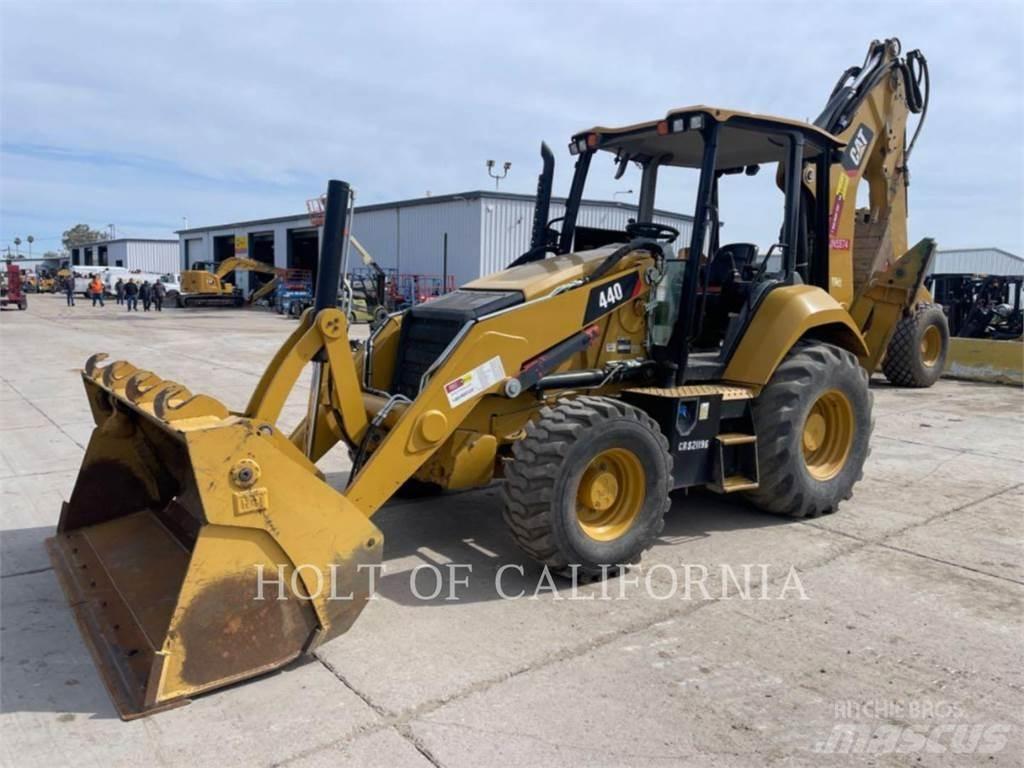 CAT 440 Tractopelle
