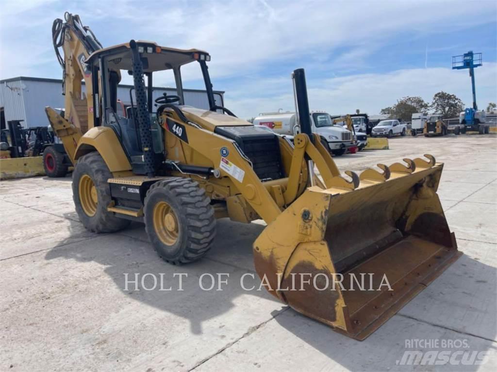 CAT 440 Tractopelle