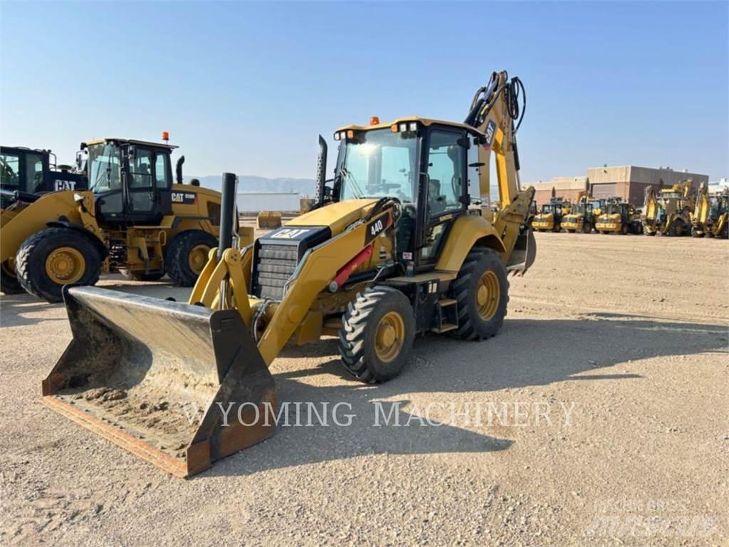 CAT 440 Tractopelle