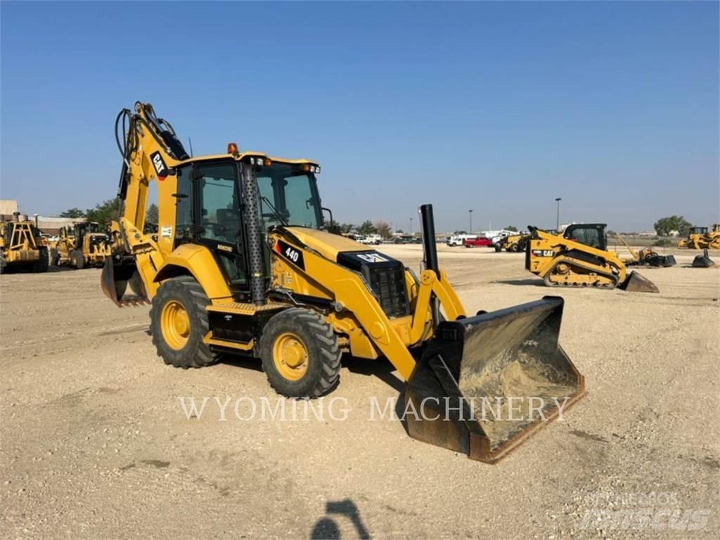 CAT 440 Tractopelle