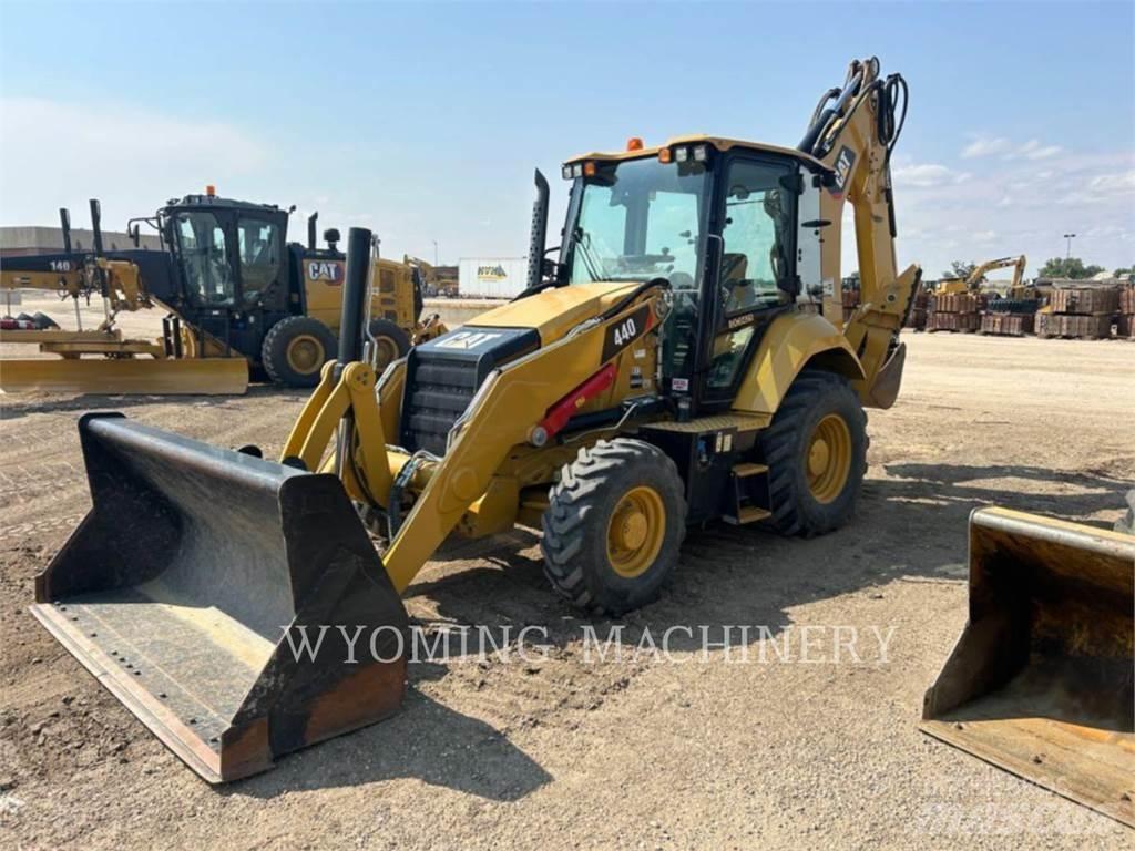 CAT 440 Tractopelle