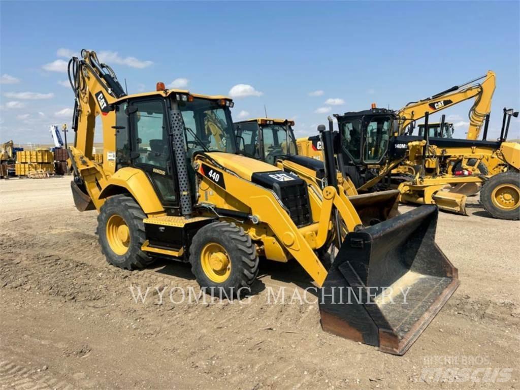 CAT 440 Tractopelle