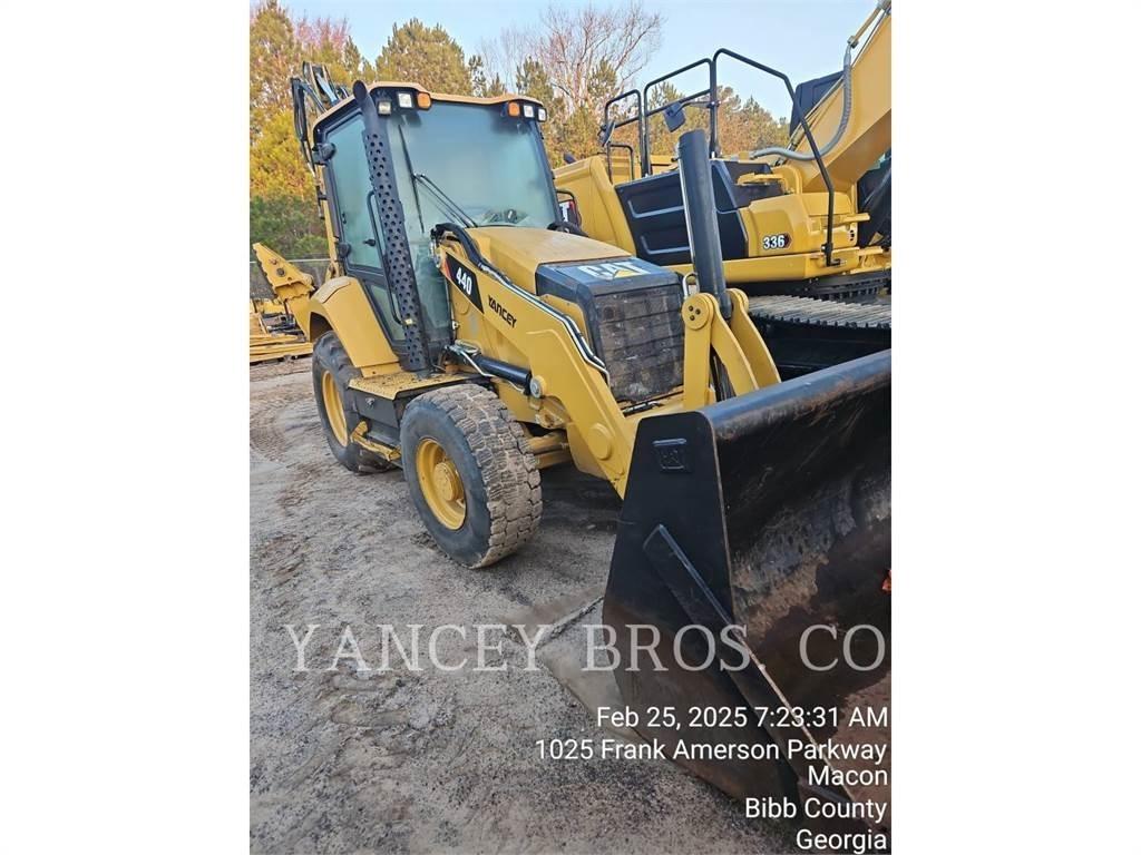 CAT 440 Tractopelle