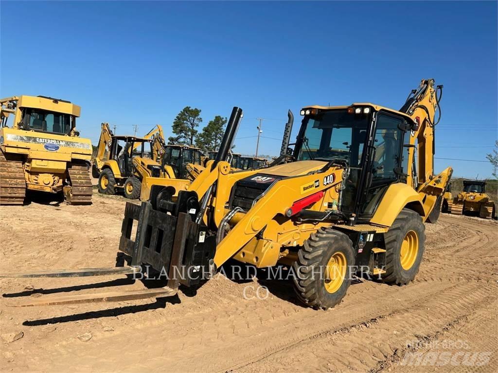 CAT 440 Tractopelle