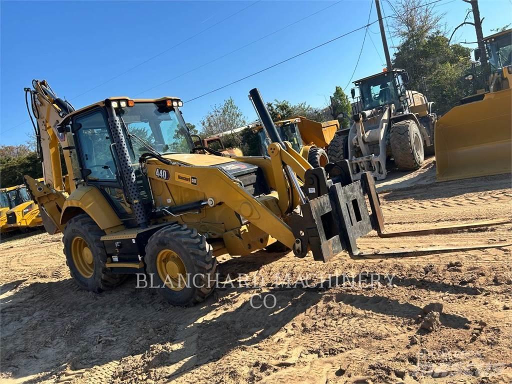 CAT 440 Tractopelle