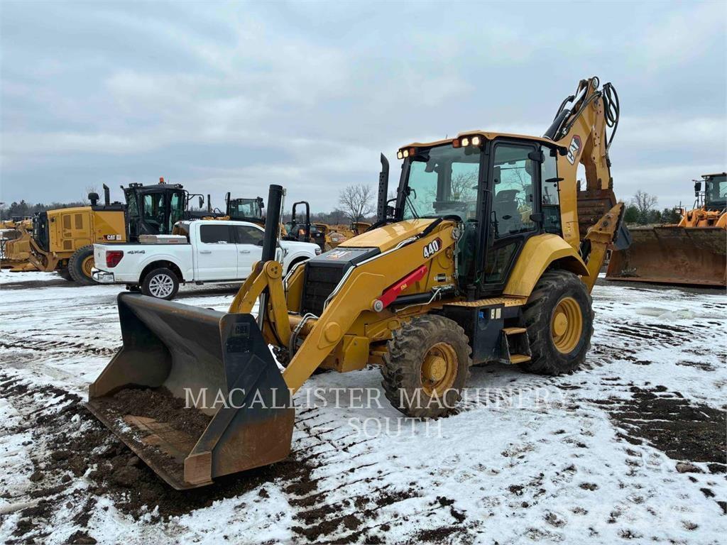 CAT 440 Tractopelle