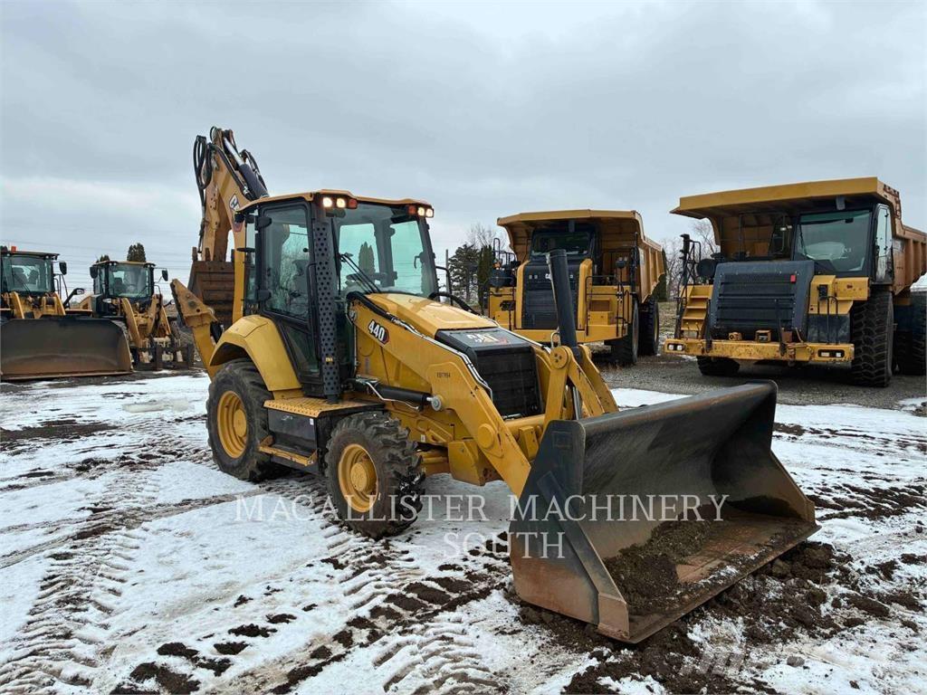 CAT 440 Tractopelle