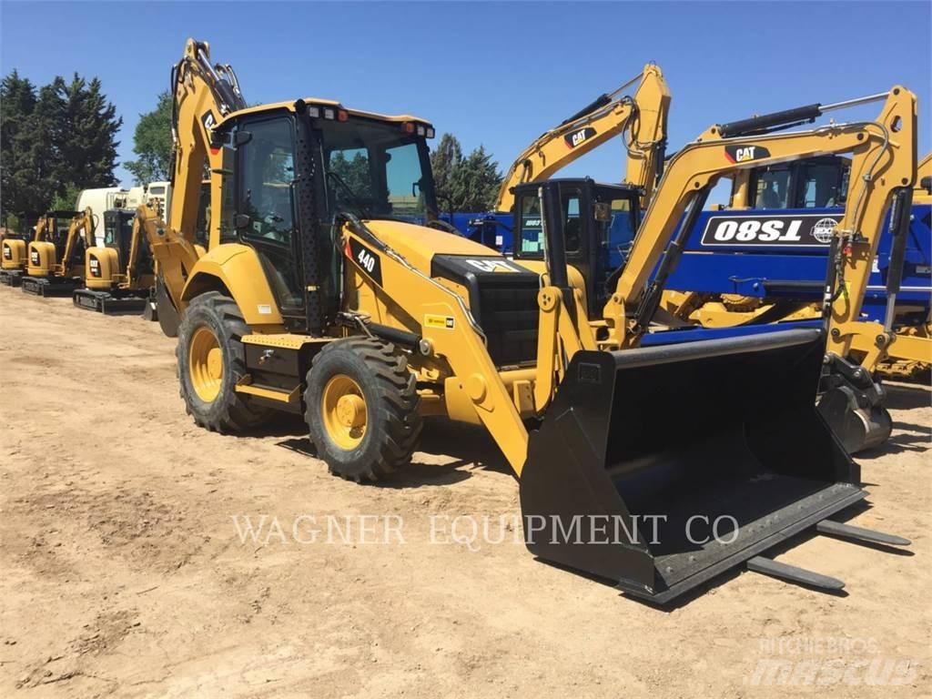 CAT 440 Tractopelle